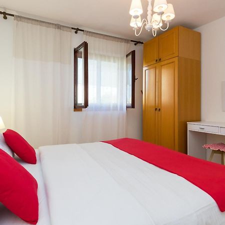 Apartments With A Parking Space Kastel Stafilic, Kastela - 16086 Quarto foto
