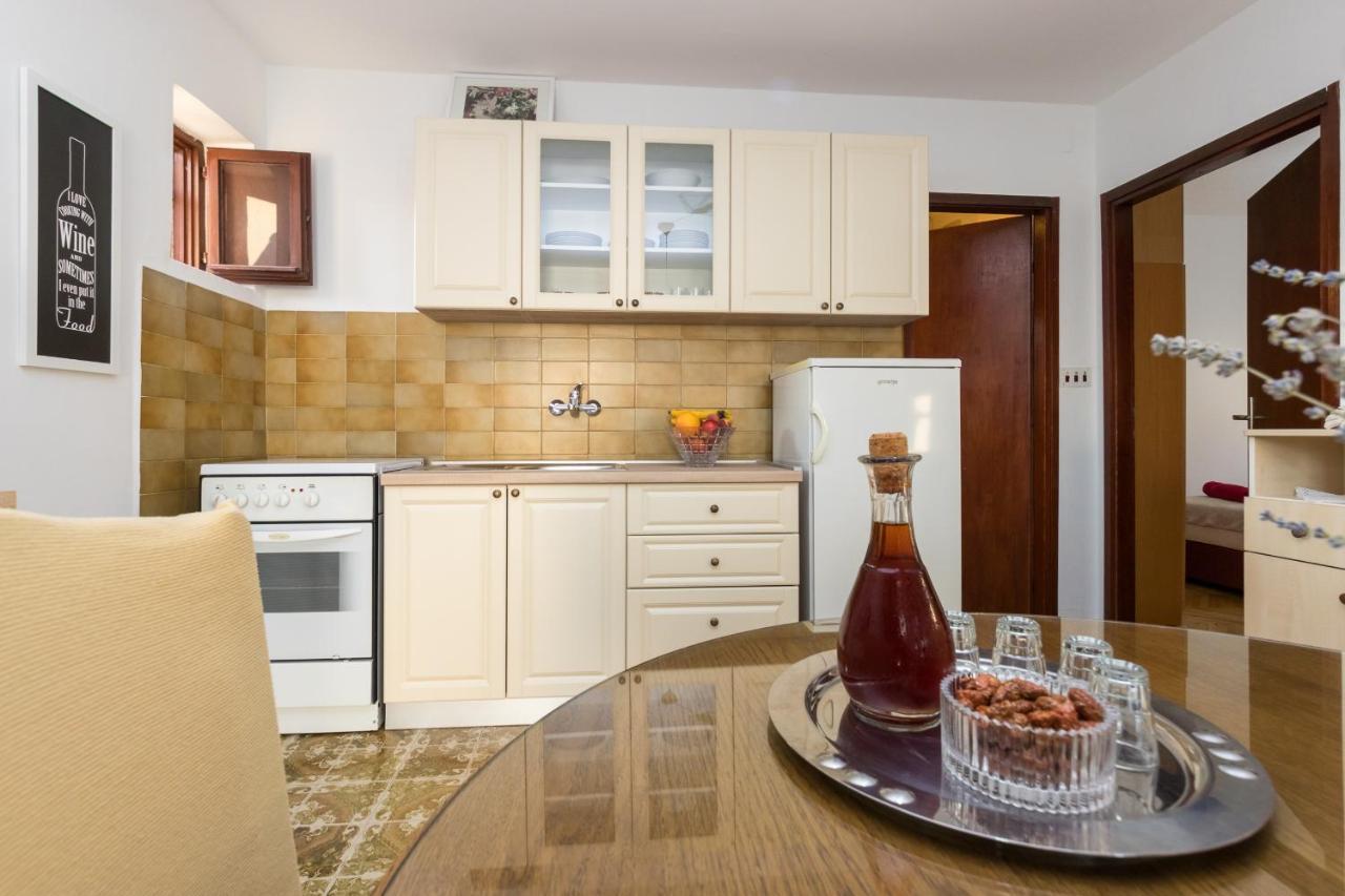 Apartments With A Parking Space Kastel Stafilic, Kastela - 16086 Exterior foto