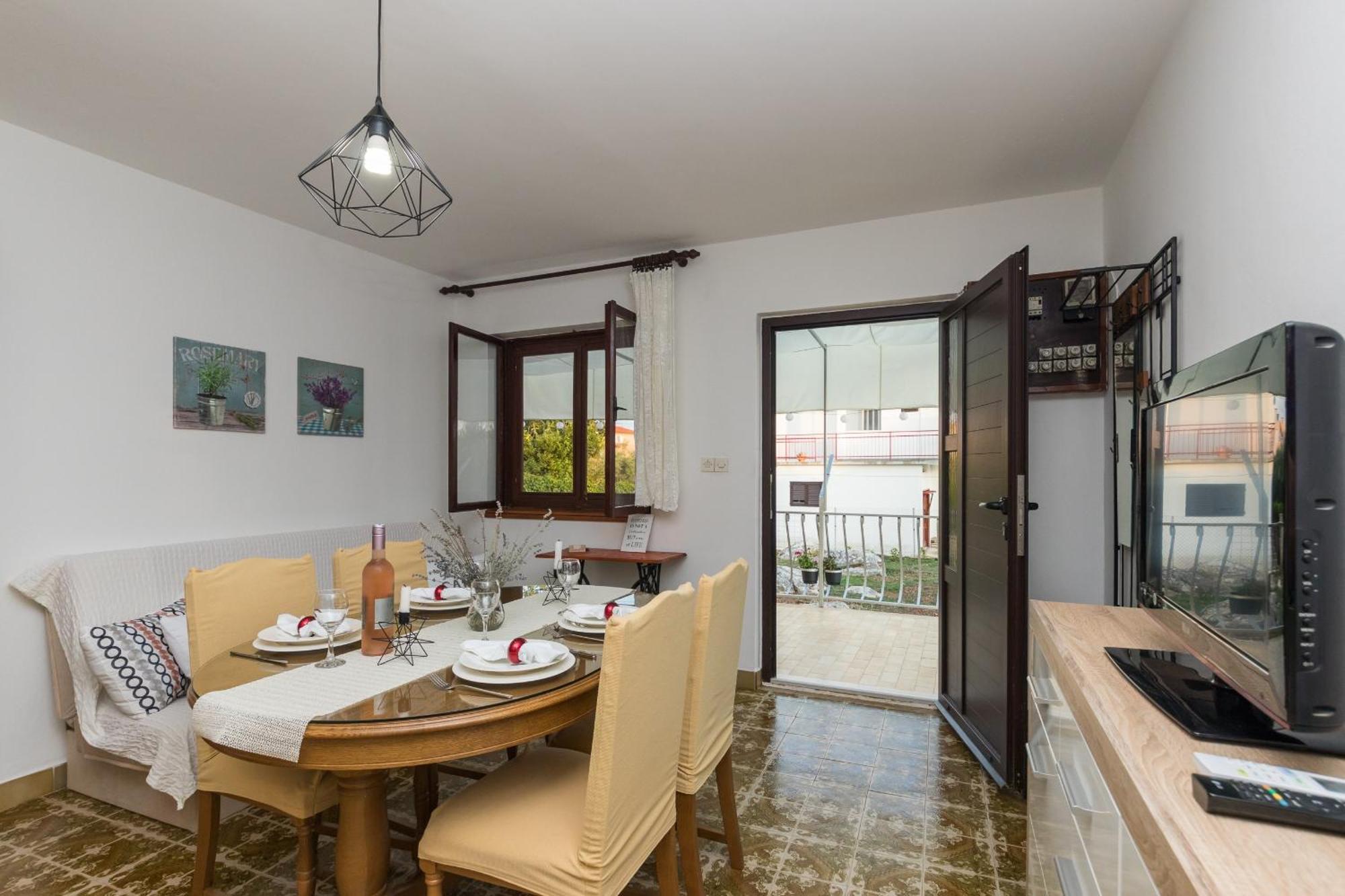 Apartments With A Parking Space Kastel Stafilic, Kastela - 16086 Quarto foto