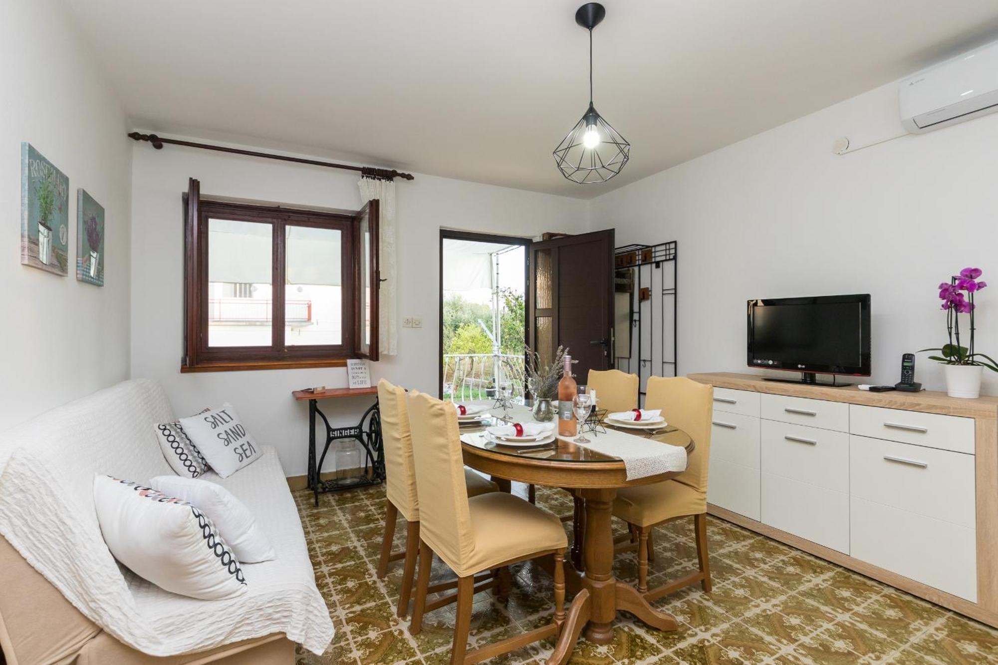 Apartments With A Parking Space Kastel Stafilic, Kastela - 16086 Exterior foto